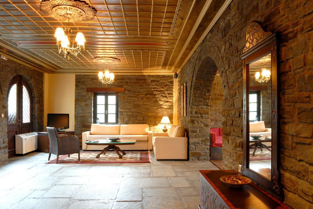 Adrasteia Guesthouse Negades ภายนอก รูปภาพ
